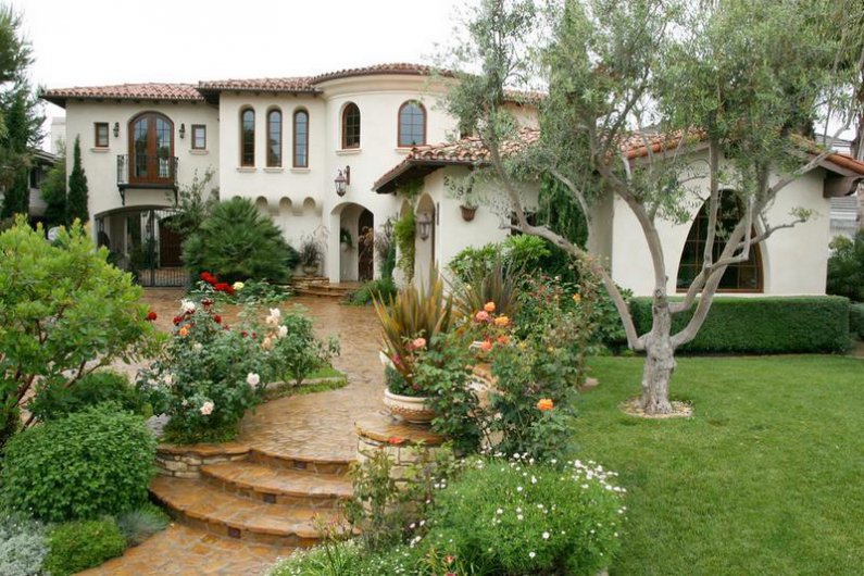 Красивый дом в Испанском стиле